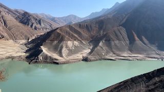 Od konce září ani kapka. Teherán trápí rekordní sucha a hrozí evakuace obyvatel